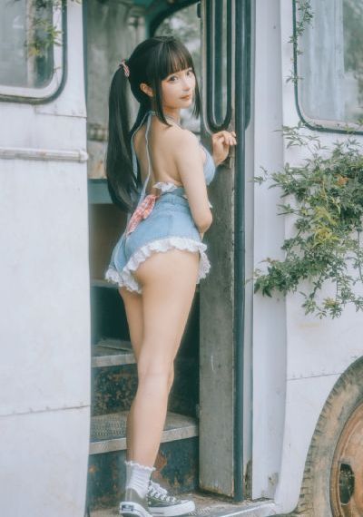 欧美白嫩高颜值_超清在线观看完整版